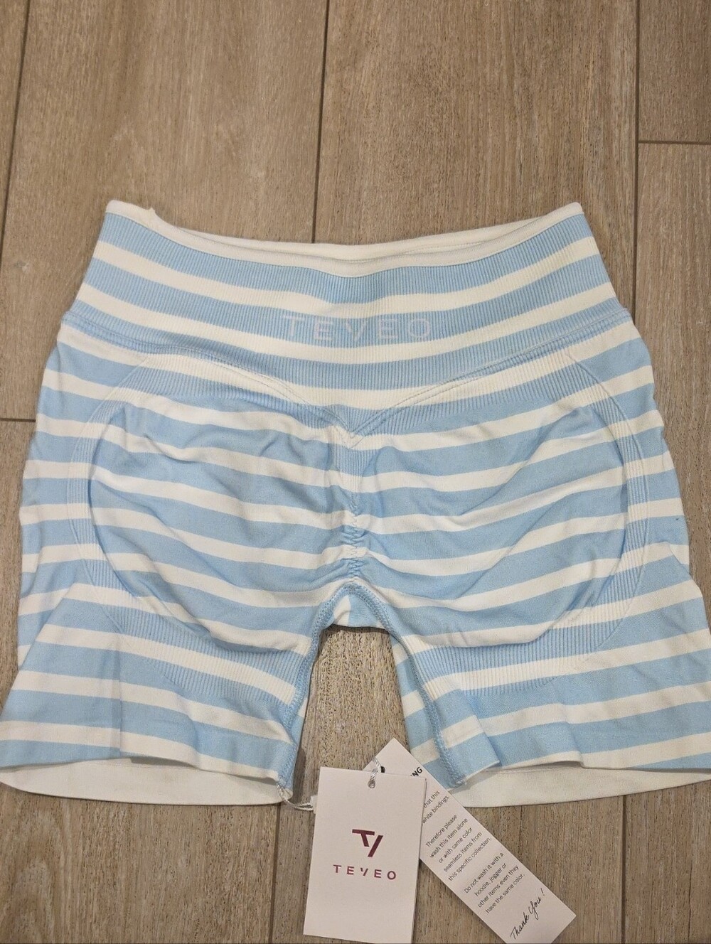 TEVEO - Contrastline: Sculpt Scrunch Shorts